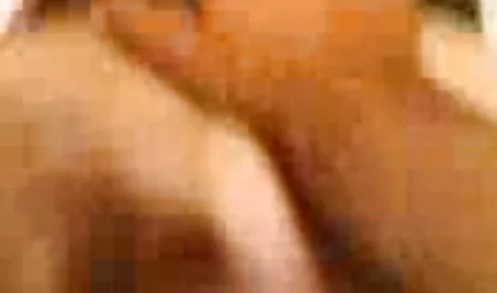 Doigts fille porno gratuit dans une forêt dans la clairière