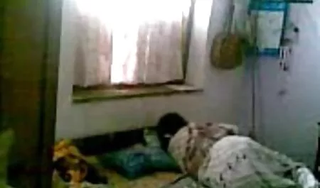 Une femme sex pornodrom timide s'est enfuie chez les médecins pervers.