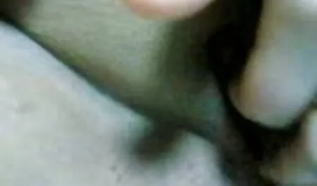 Après le travail, le père fatigué a terminé la bouche de la porno gratuit free fille.