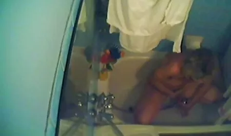 Cinq prostituées et sexe gratuit en streaming trois hommes.