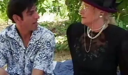 Ma mère avait film x trio gratuit les cheveux roux avec de gros seins.