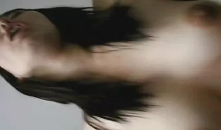 Une brune veut être secrétaire, mais elle doit d'abord enlever sa robe et se montrer voir film porno gratuit dans toute sa gloire.