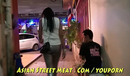 Danse mignon fille nue qui film pornographique en francais a écrit dans la salle de bain