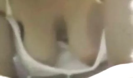 Un video porno amateur gratuite officier de police vient à l'un des membres Lesbiennes.