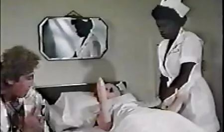 Les jeunes lesbiennes étrangers examinent la chatte avec la langue. film porno telecharger gratuit