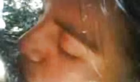 Alors que cette fille était dirigée par un film porno francais entier gratuit homme, un autre l'a brutalement violée.