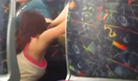 La fille du père était heureuse avec la pute tukif film gratuit et la petite amie du Père.