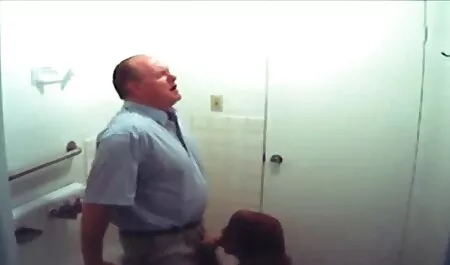 Regardez l'autre brune et le gars avec une femme fontaine film gratuit grosse bite s'amuser les uns avec les autres dans Sho et 69