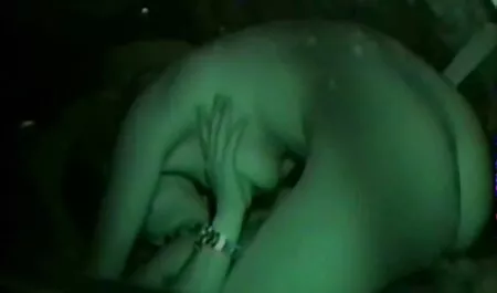 Après une fête ivre, un bon ami se film porno amateurs français fait baiser.