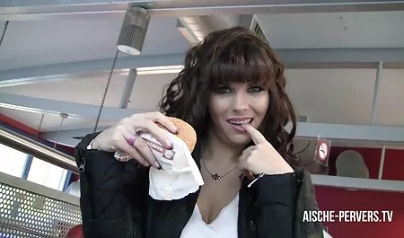 Fille joue sur le terrain de jeu sexe videos gratuites