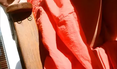 Petite amie en robe télécharger des porno promenades avec des bites