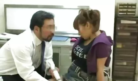 Il avait un médecin porno video telecharger avec des lunettes et des chaussettes.