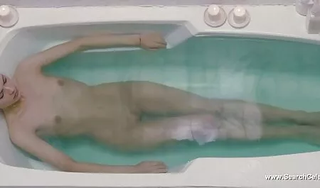 Le médecin est traité comme un membre regarder les vidéos porno avec deux étudiants