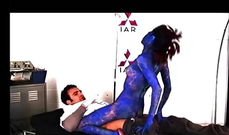 Butch a critiqué son vieil ami film porno a telecharger avec une bouteille de vin.