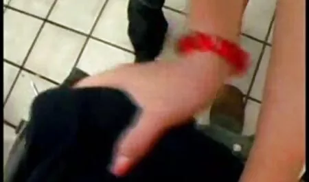 Elle peut porno gratuit avec des animaux prendre dans sa bouche.
