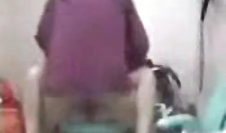 Le doigt rouge dans la douche porno gratuit hub était génial.