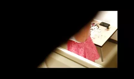 Cet homme a décidé de rendre sa fille heureuse avec un super masturbateur. film x trio gratuit
