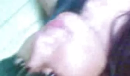 La fille était nue avec sa chatte à fille black xxx voir dans la neige