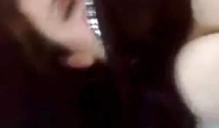 La jolie chienne était sur le gode dans le bureau du médecin. video porno gratuit