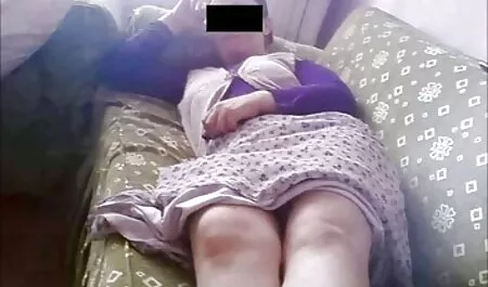 L'homme a invité des amis à manger la femme mince hermaphrodite video gratuit et la blonde.