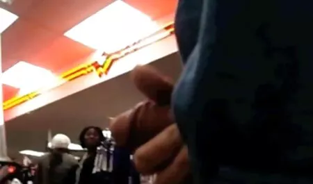 Elle s'est réveillée avec un petit gode et s'est telecharger des films porno fiancée à un petit ami dans le canard anal.
