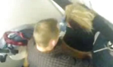 S'habiller comme une belle mariée, loin du travail. prono vidéo gratuit
