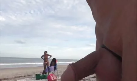 Buste lesbiennes qui ont à baiser film porno vore collants.