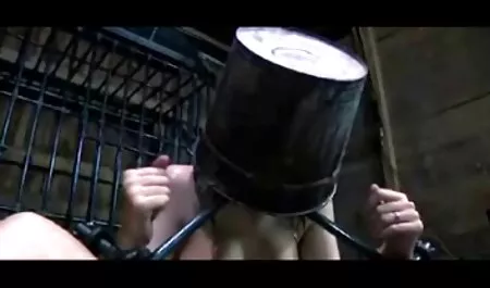 Une femme de rêve est punie par un membre filme gratuit xxx à cause du chaos dans un appartement.
