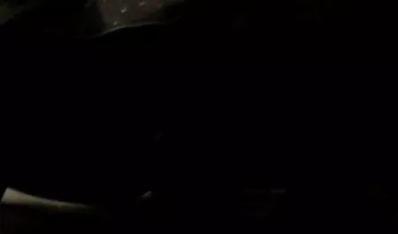 Le jeune cul baisait et coupait son film x français streaming sperme sur sa bouche.