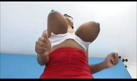 Alors que l'homme est absent pour affaires, sa le film porno x femme prêche le jeune homme.