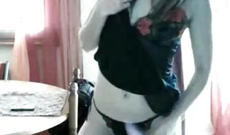 Nu brunette obtient dans la porno a telecharger gratuit salle de bain et regarde