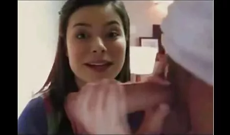La fille qui lubrifie sa magie avec femei mature gratis de l'huile